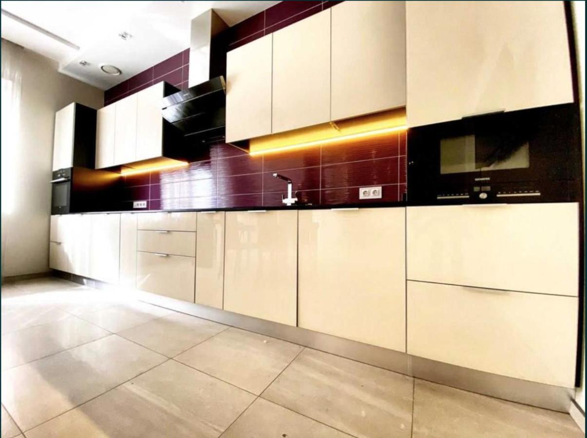 2-Bedroom Most City Center Area Apartment Dnipro Bagian luar foto