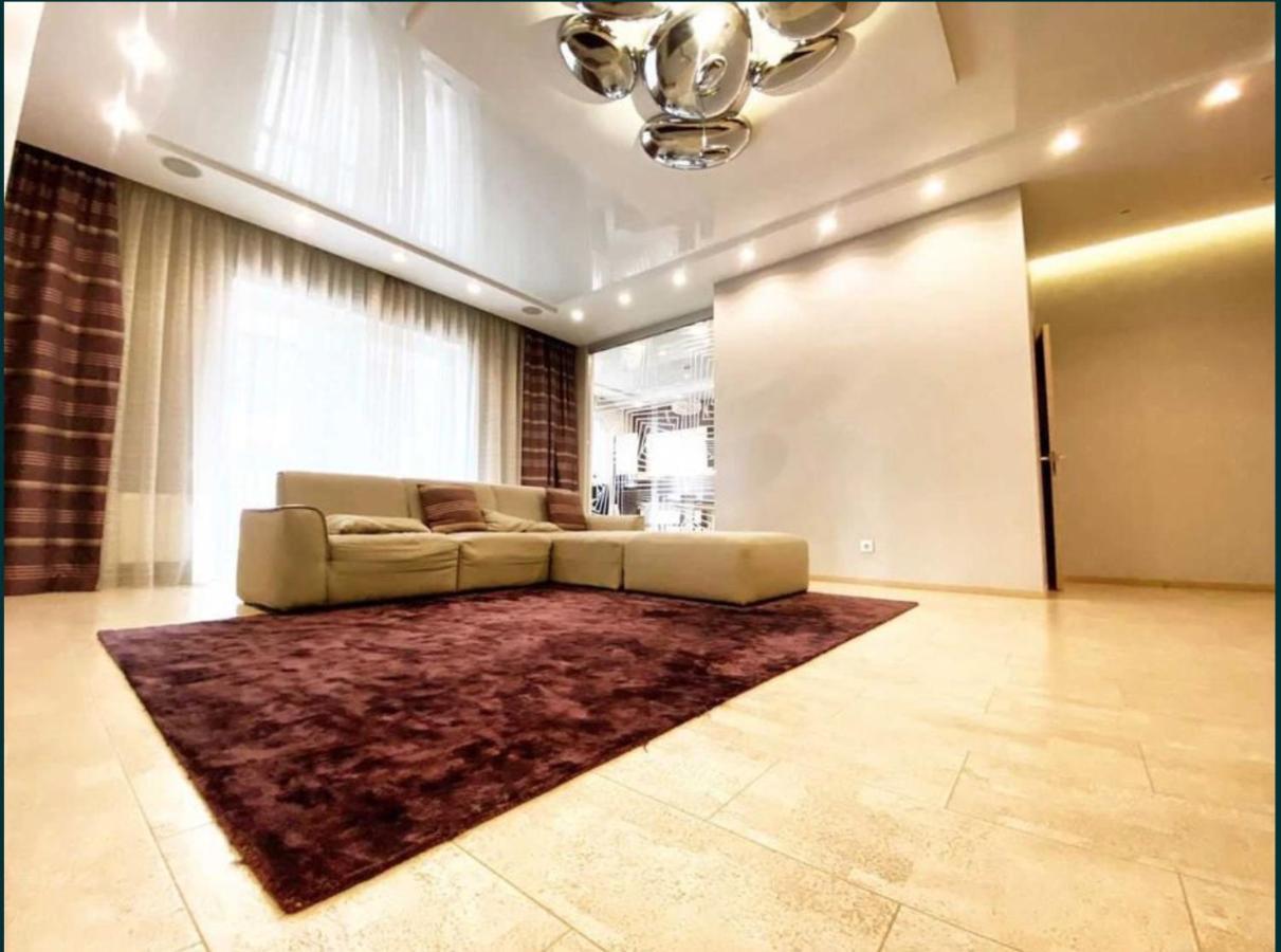 2-Bedroom Most City Center Area Apartment Dnipro Bagian luar foto