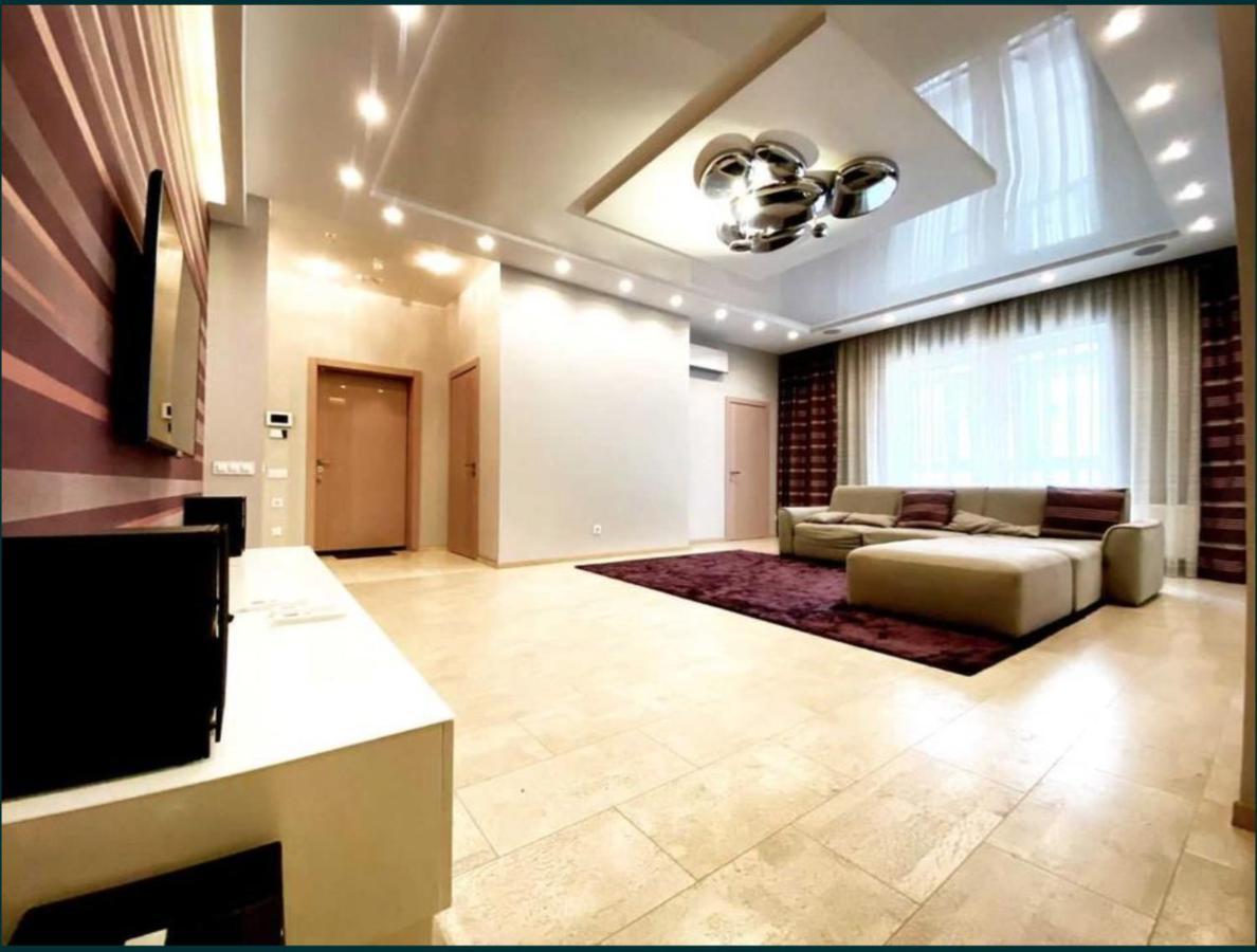 2-Bedroom Most City Center Area Apartment Dnipro Bagian luar foto