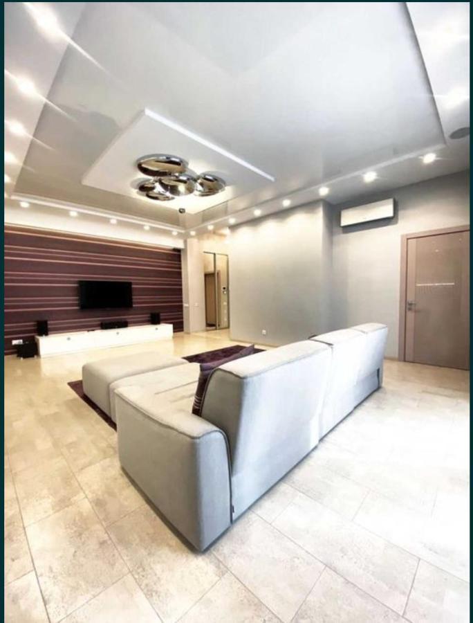 2-Bedroom Most City Center Area Apartment Dnipro Bagian luar foto