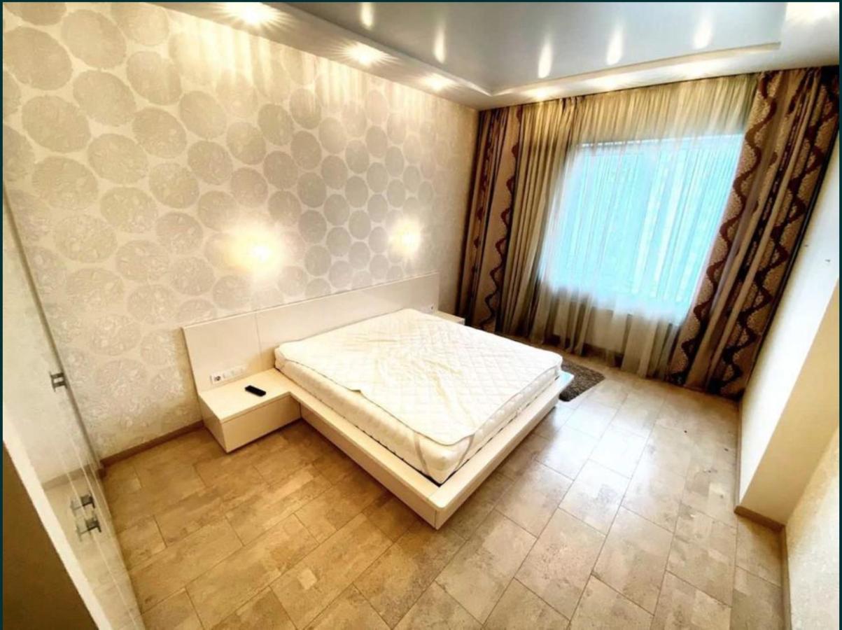 2-Bedroom Most City Center Area Apartment Dnipro Bagian luar foto