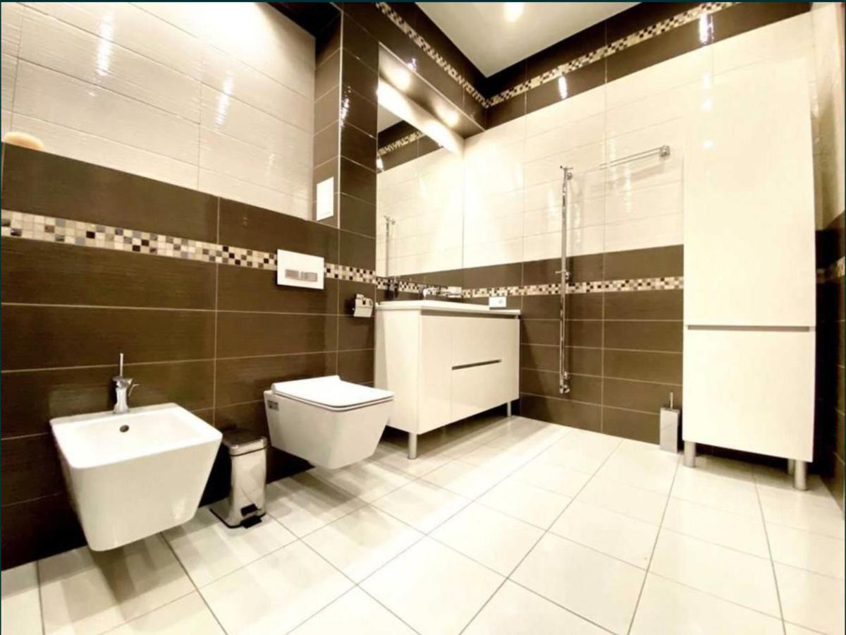 2-Bedroom Most City Center Area Apartment Dnipro Bagian luar foto