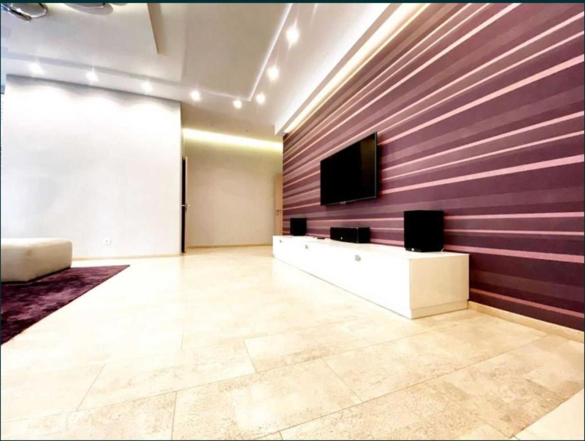 2-Bedroom Most City Center Area Apartment Dnipro Bagian luar foto