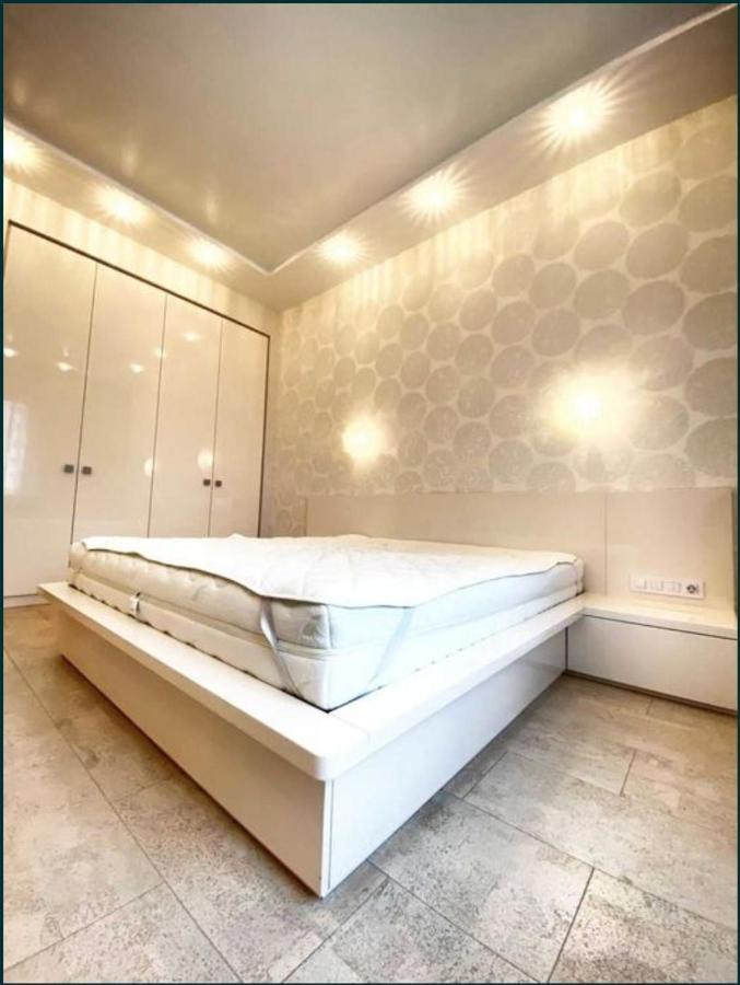 2-Bedroom Most City Center Area Apartment Dnipro Bagian luar foto