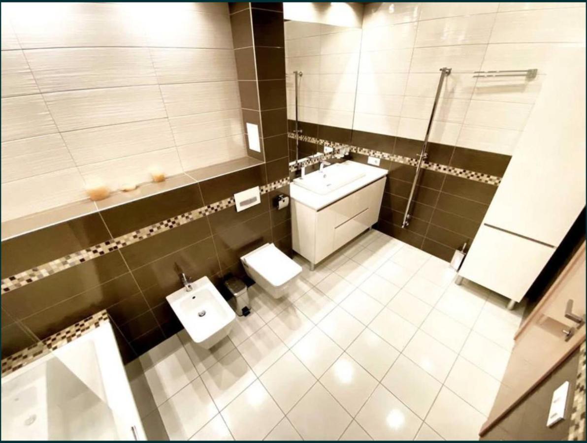 2-Bedroom Most City Center Area Apartment Dnipro Bagian luar foto